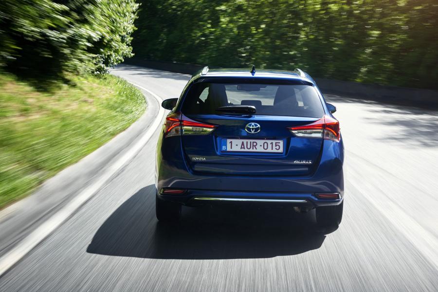  Toyota Auris Tourer Sports 2015 года  (фото 11 из 30)